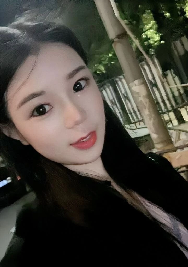 长得还不错，确实很反差 [18P]