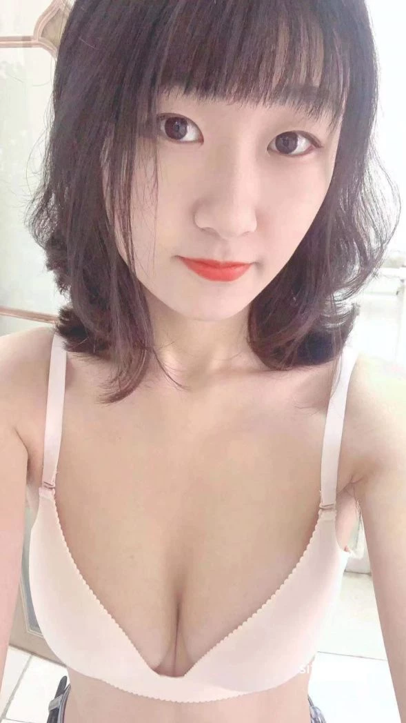 她说最喜欢别人从后面偷偷插入她[19P]