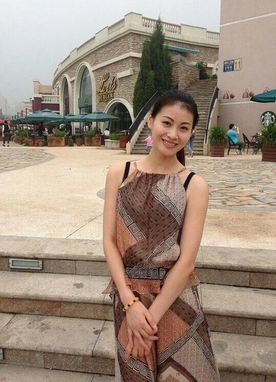 在座的各位都想扛起她的长腿插她的小穴吧？[25P]