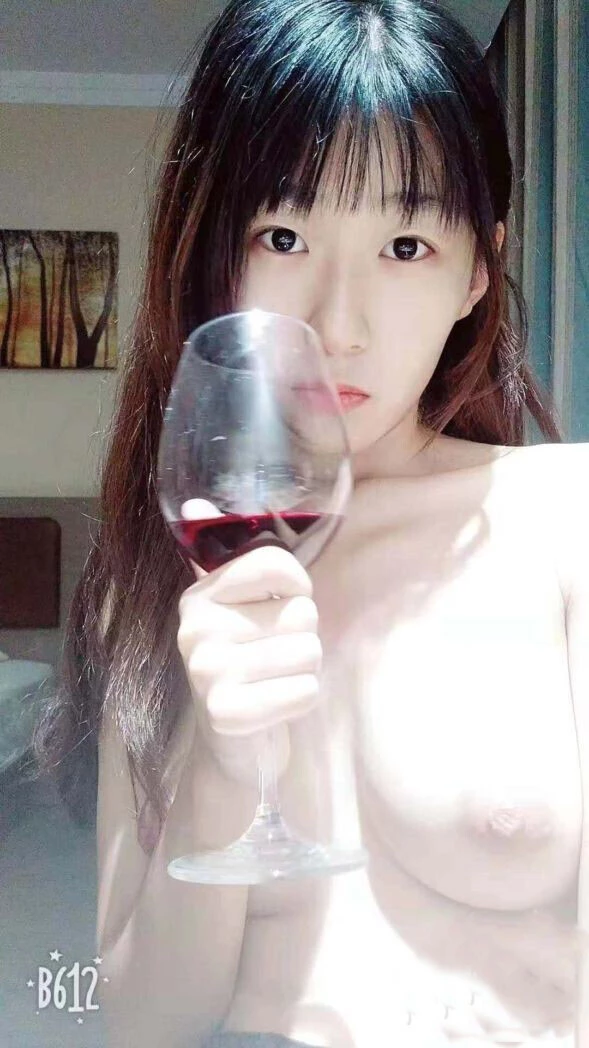 她说最喜欢别人从后面偷偷插入她[16P]