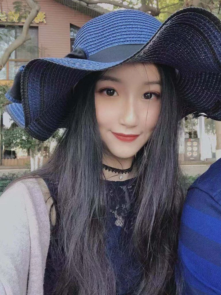 外表清纯可爱的女友[10P]