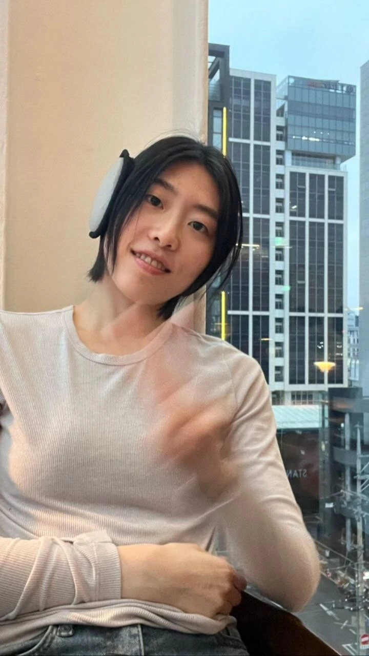 眼镜婊一如既往的骚 [22P]