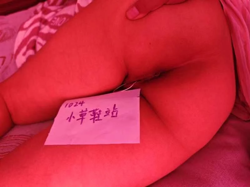 [原创代发]身边的骚逼系列——天津反差骚货老师[12P+2V]