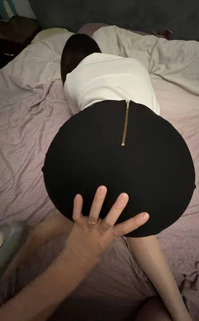[一顶帽子原创]金融少妇是穿制服高跟还是情趣旗袍？你是老板怎么选？手写验证[26P]