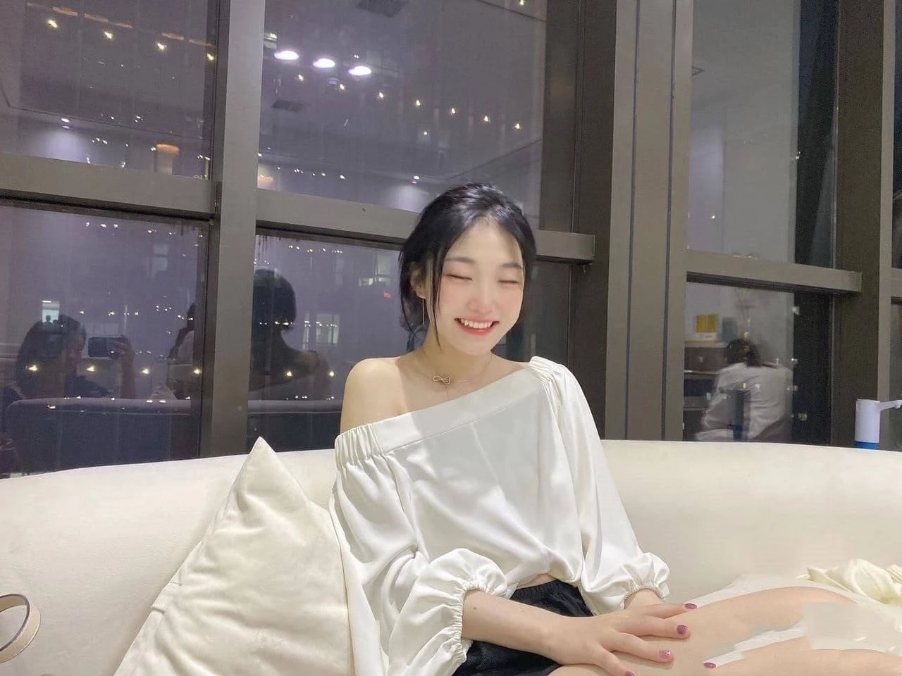好不容易说服她去开房[12P]