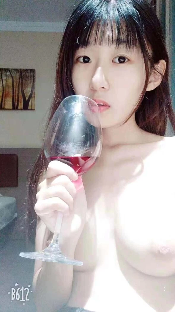 她说最喜欢别人从后面偷偷插入她[18P]