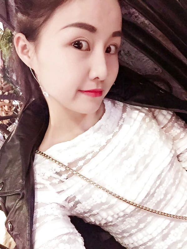 漂亮妹子太反差人前清纯，人后骚女[16P]