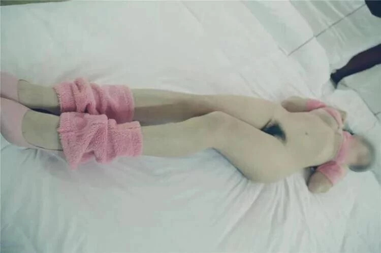 妹子的粉色诱惑[13P]