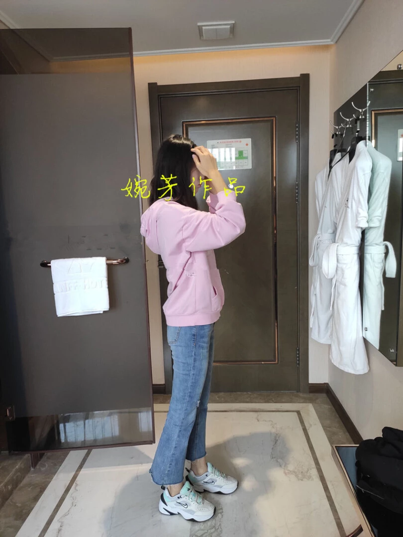在学校那么乖。到了社会骚点怎么了？ 想逼就来找我 别憋着 多难受啊！ ​​​​​​[29P]