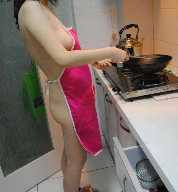 老婆在厨房做饭就脱了衣服，真是秀色可餐[13P]