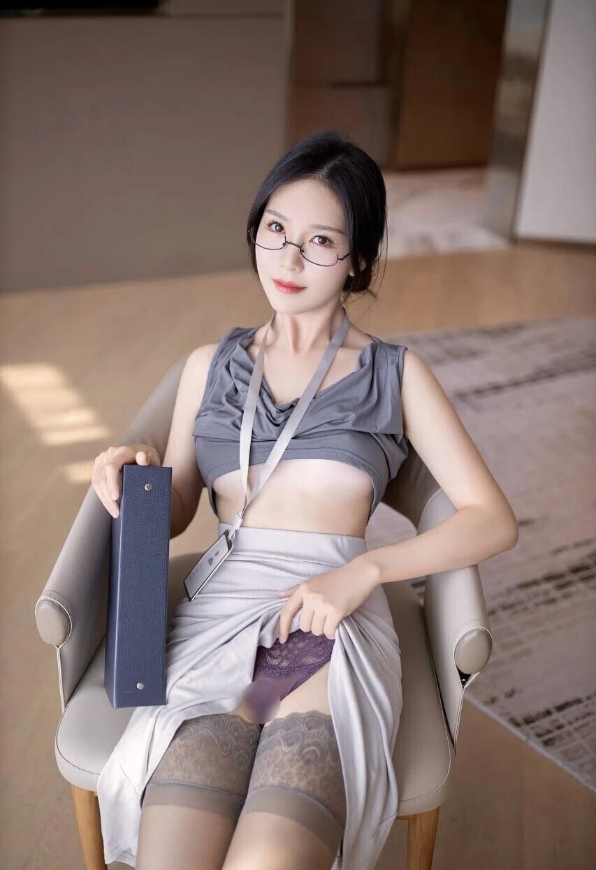 眼镜一戴那是又顶又骚[24P]