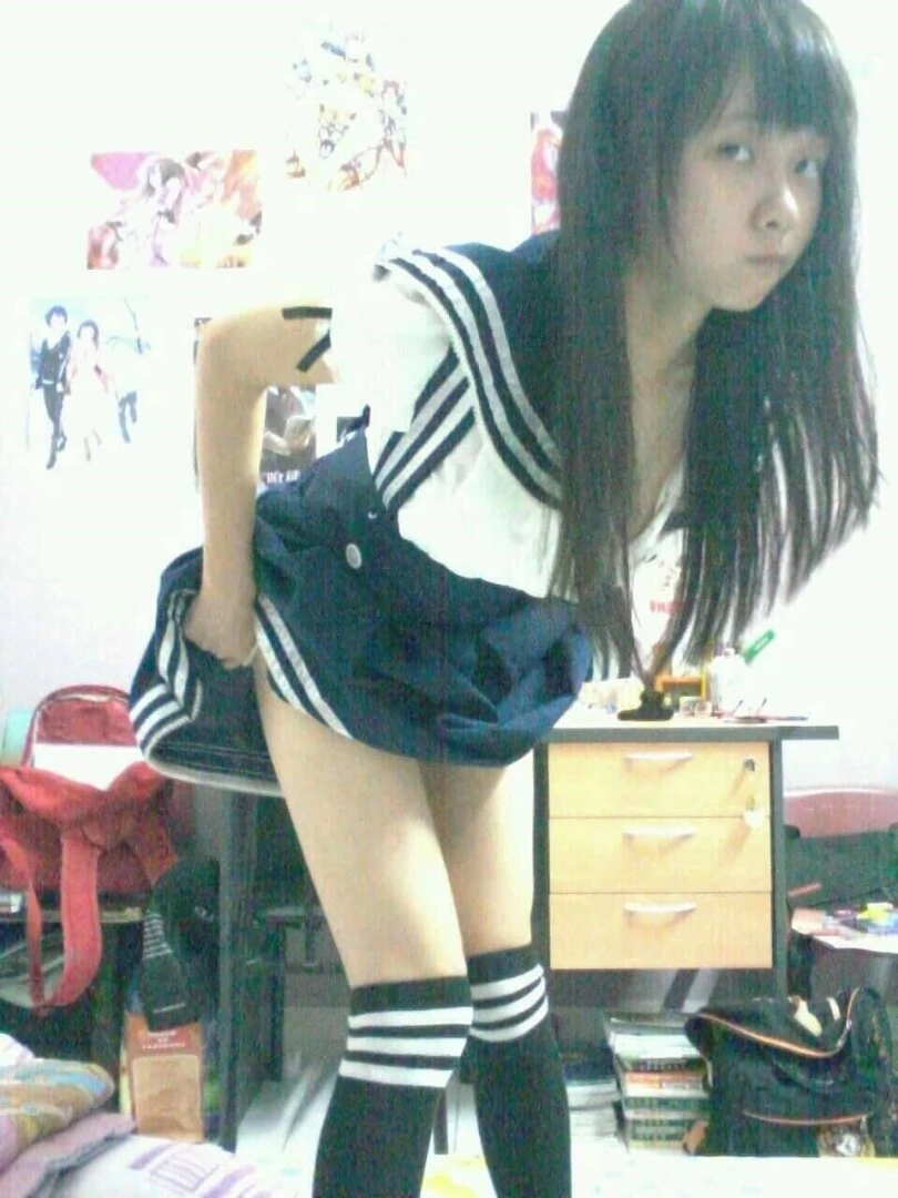 身段还是很苗条不错的[21P]