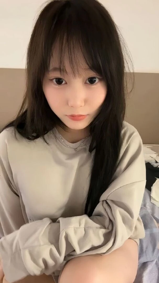 极品萝莉和榜一大哥的福利，高颜值极致反差一对一视频流出[20P]
