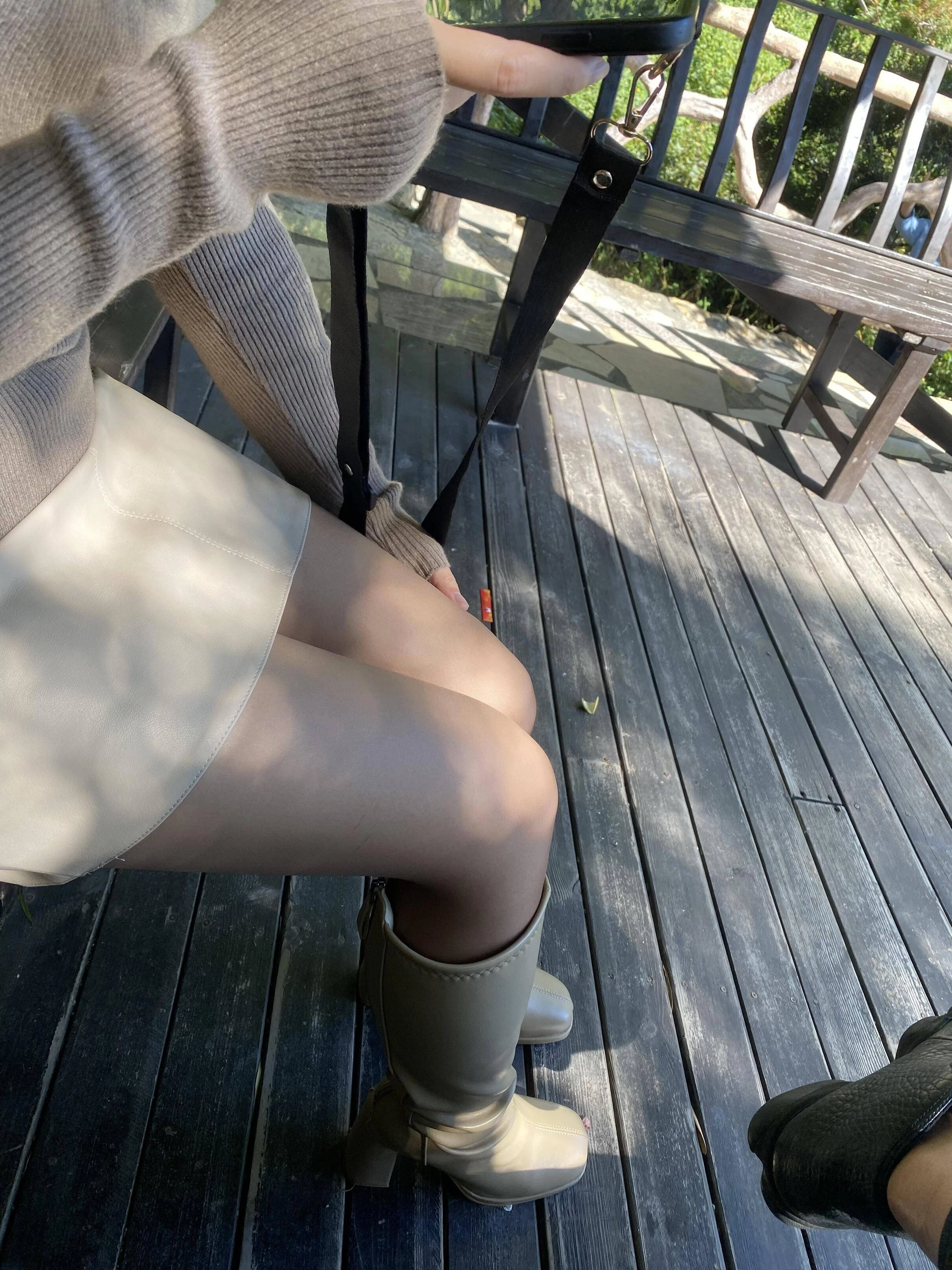 皮裤与黑丝少妇[16P]