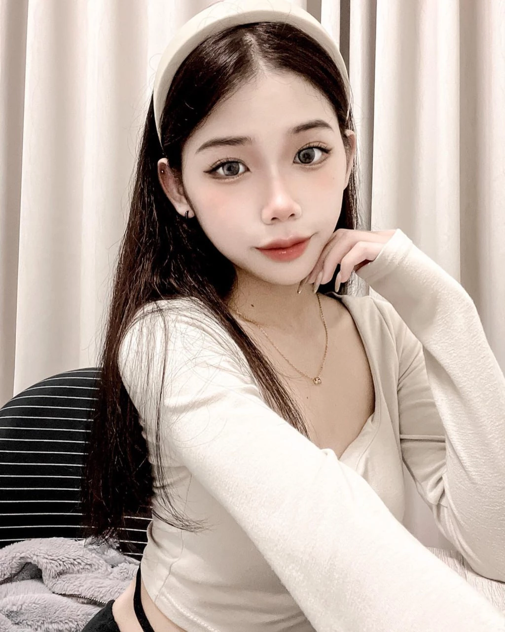 面如桃花的美女 [11P]