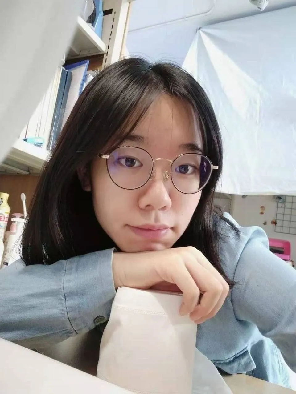 [露脸反差]眼镜娘文静外表下是主人的好狗狗，接受主人调教完成主人的任务讨主人欢心[10P]