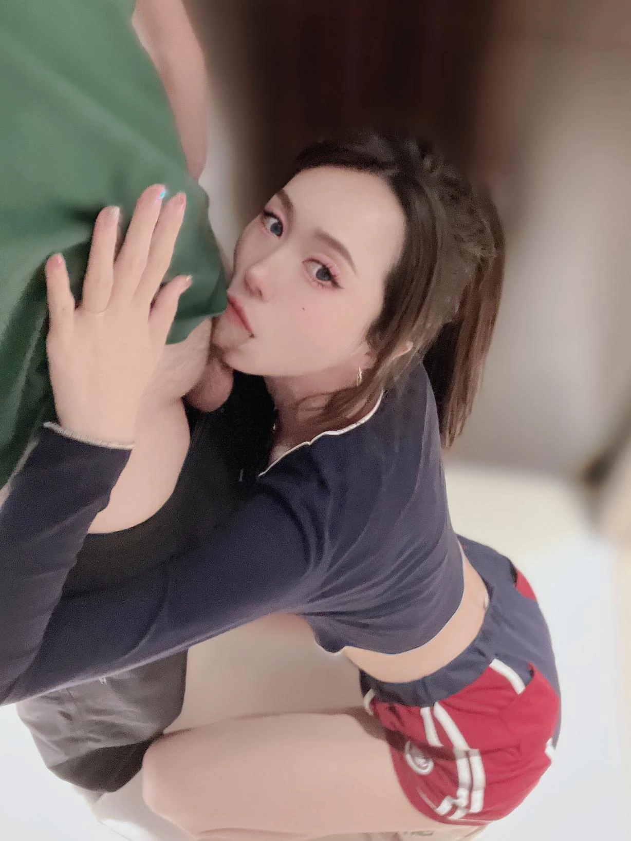 [绿帽淫妻]喜欢分享自己美丽妻子的淫荡模样[23P]