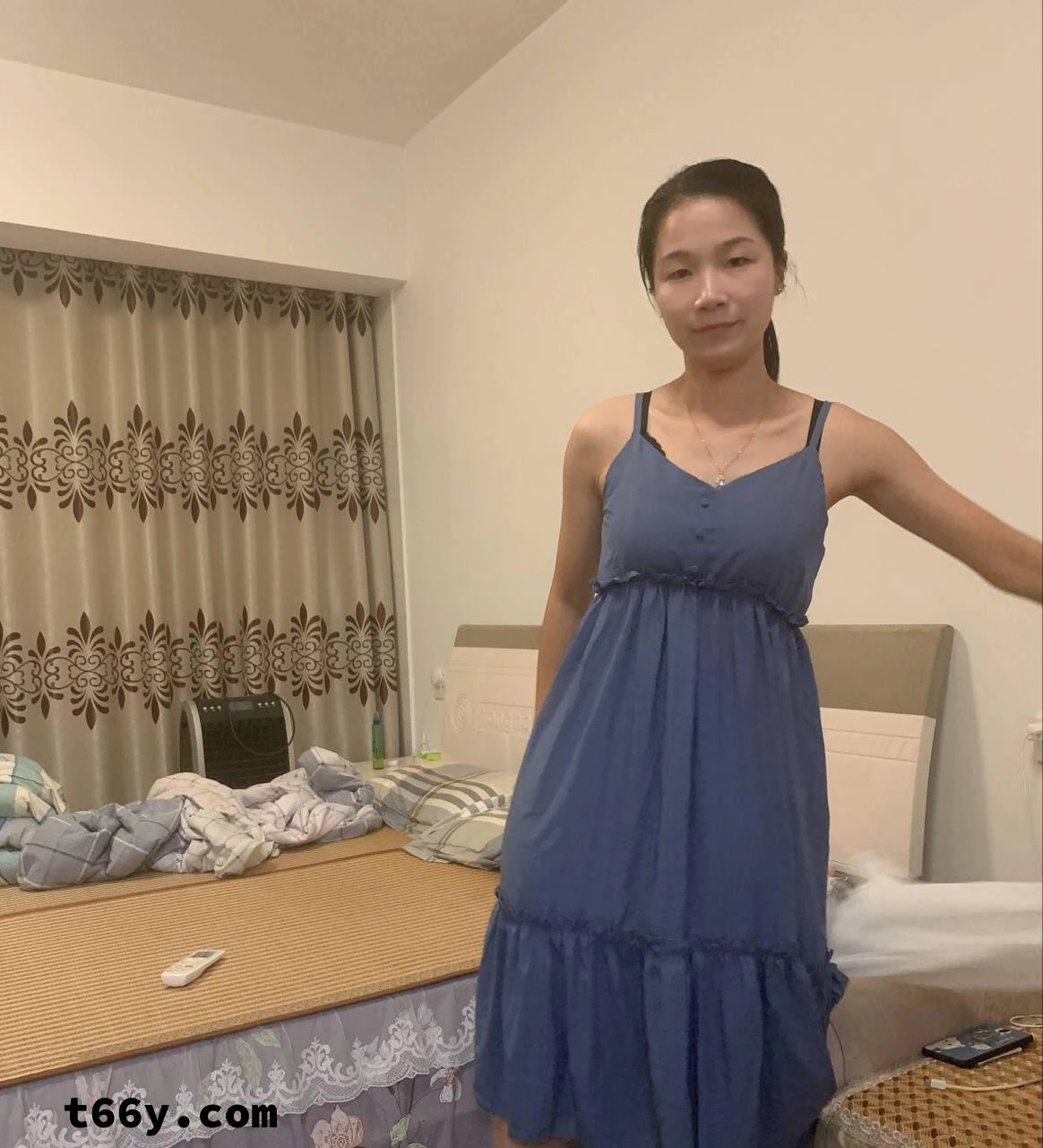 [露脸反差]刚结婚不久的少妇，骚婊子一枚[11P]