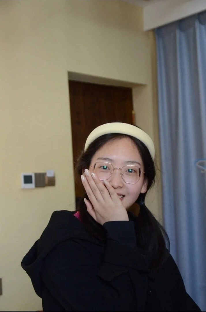 眼镜少妇撅起屁股等着被操的样子真骚[17P]