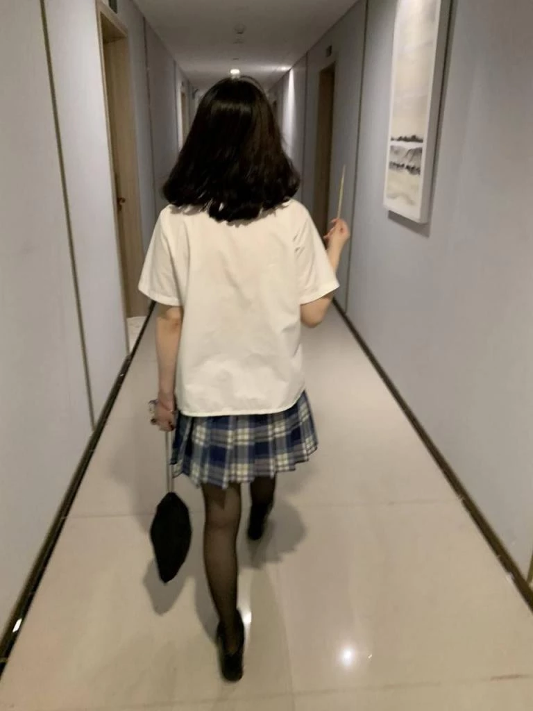 超清纯的JK黑丝学妹[15P]