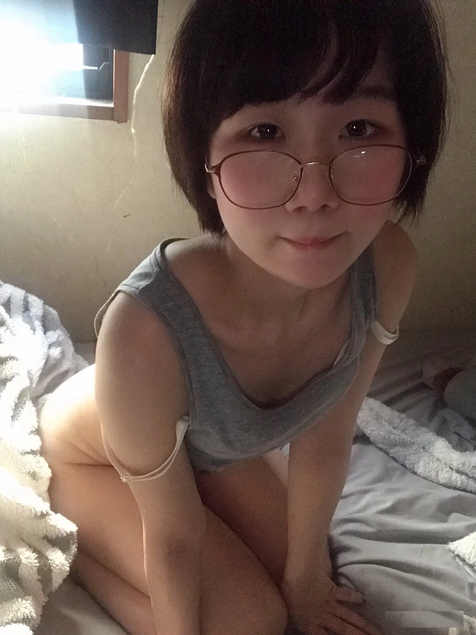 短发妹妹大尺度私拍照流出[10P]