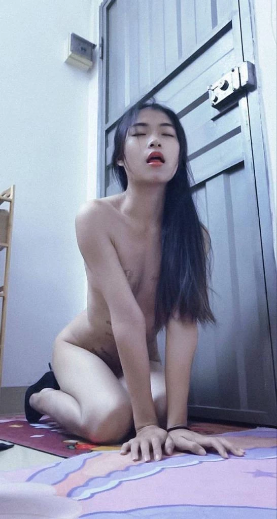 反差 自个在家还是容易发骚啊［18P］