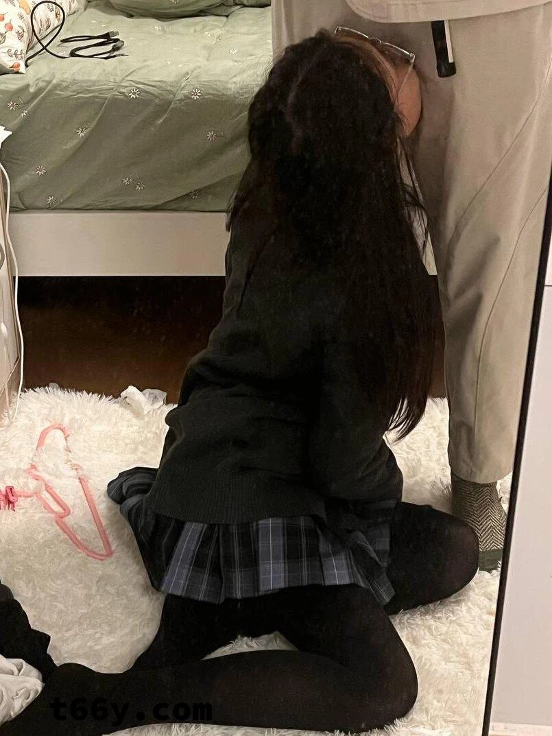 [露脸反差]清纯学生妹觉醒无脑淫媚属性，从打码发照片到无码露脸，彻底爱上做一只淫贱的母狗[112P]