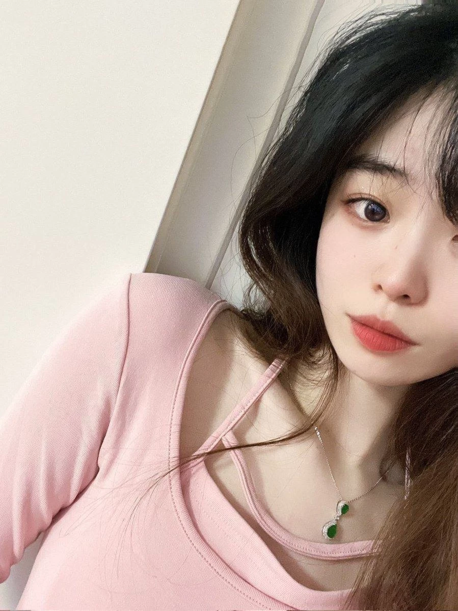 反差漂亮女大学生玩游戏约炮[13P]