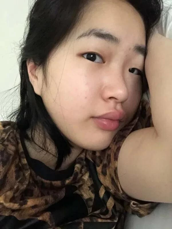 （露脸）女大学生喜欢当婊子，被老外大鸡吧征服，成了老外肉便器[37P]