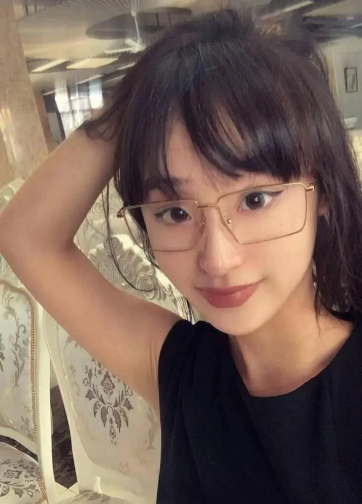 （露脸）卿本佳人,奈何老公是绿奴，经常找别的男人来草她让老公拍照拍视频来满足老公的绿帽癖[24P]