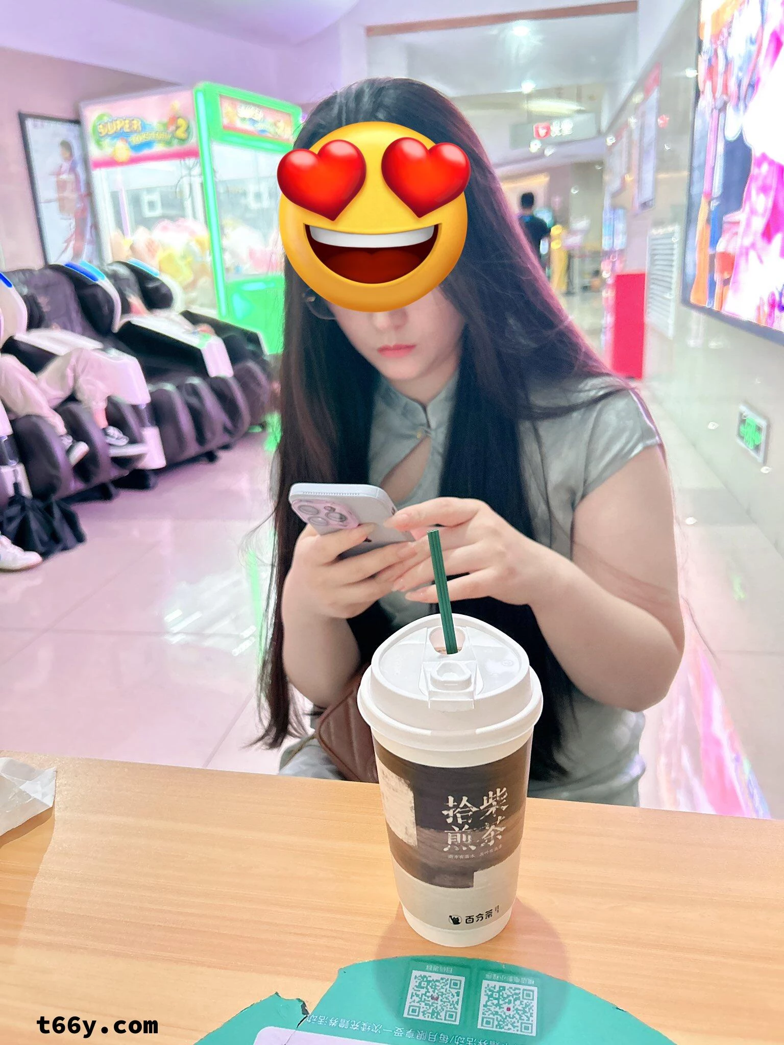 [淫女图]一只骚货母狗，日常穿搭就很风骚，撩几下就能打炮[20P]