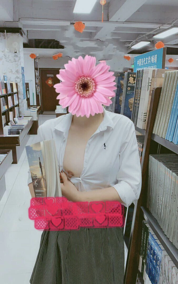 美人妻露乳自拍～乳头蛮大颗的 [10P]