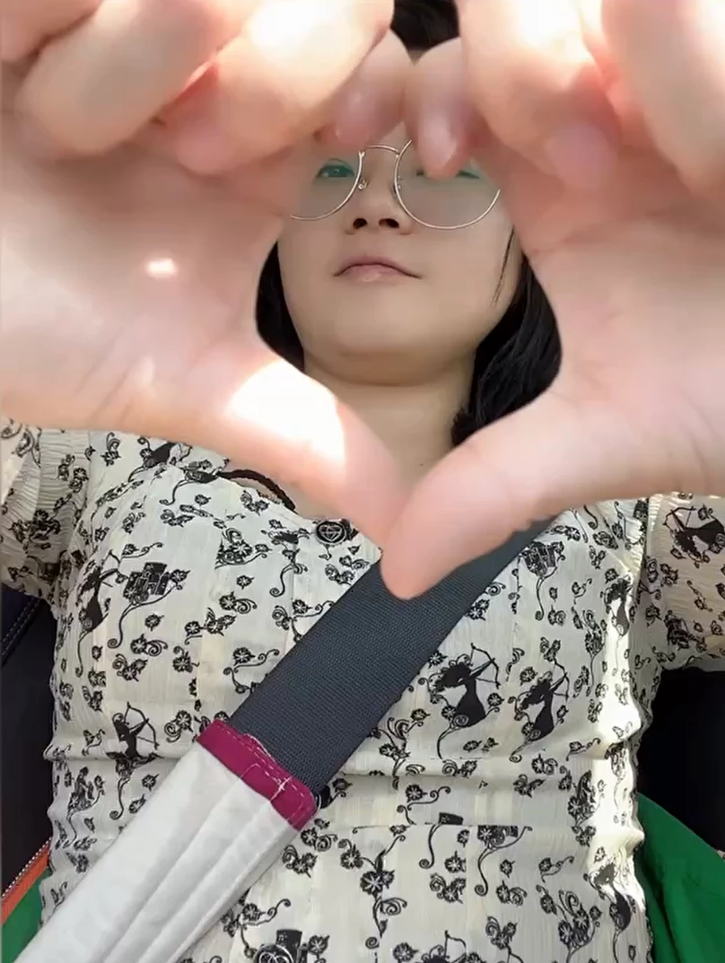 穿婚纱的小少妇又甜美又骚[10P][4V]