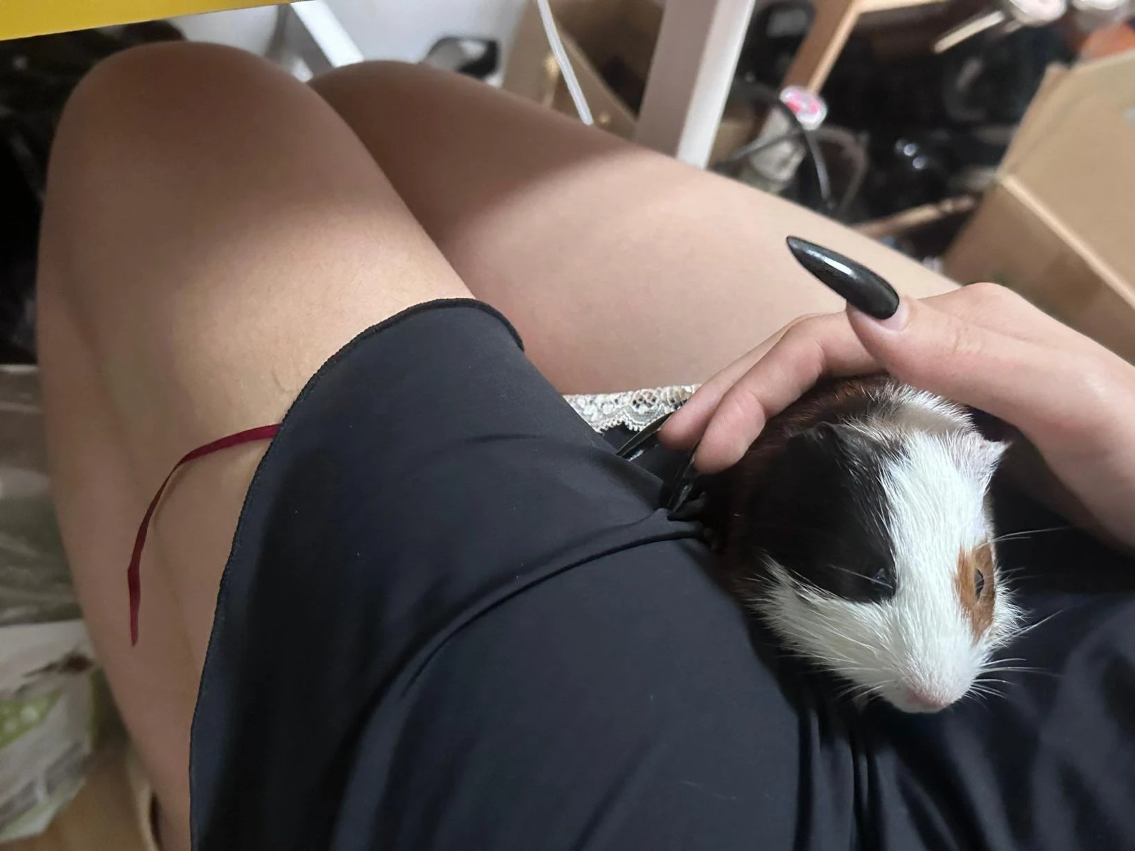 在校女大美术系不经常线下！晚上洗过澡偶尔自己偷偷自慰～喜欢大叔，会调情的男人会很加分的.在床上比较主动的一个女孩子。[28P]