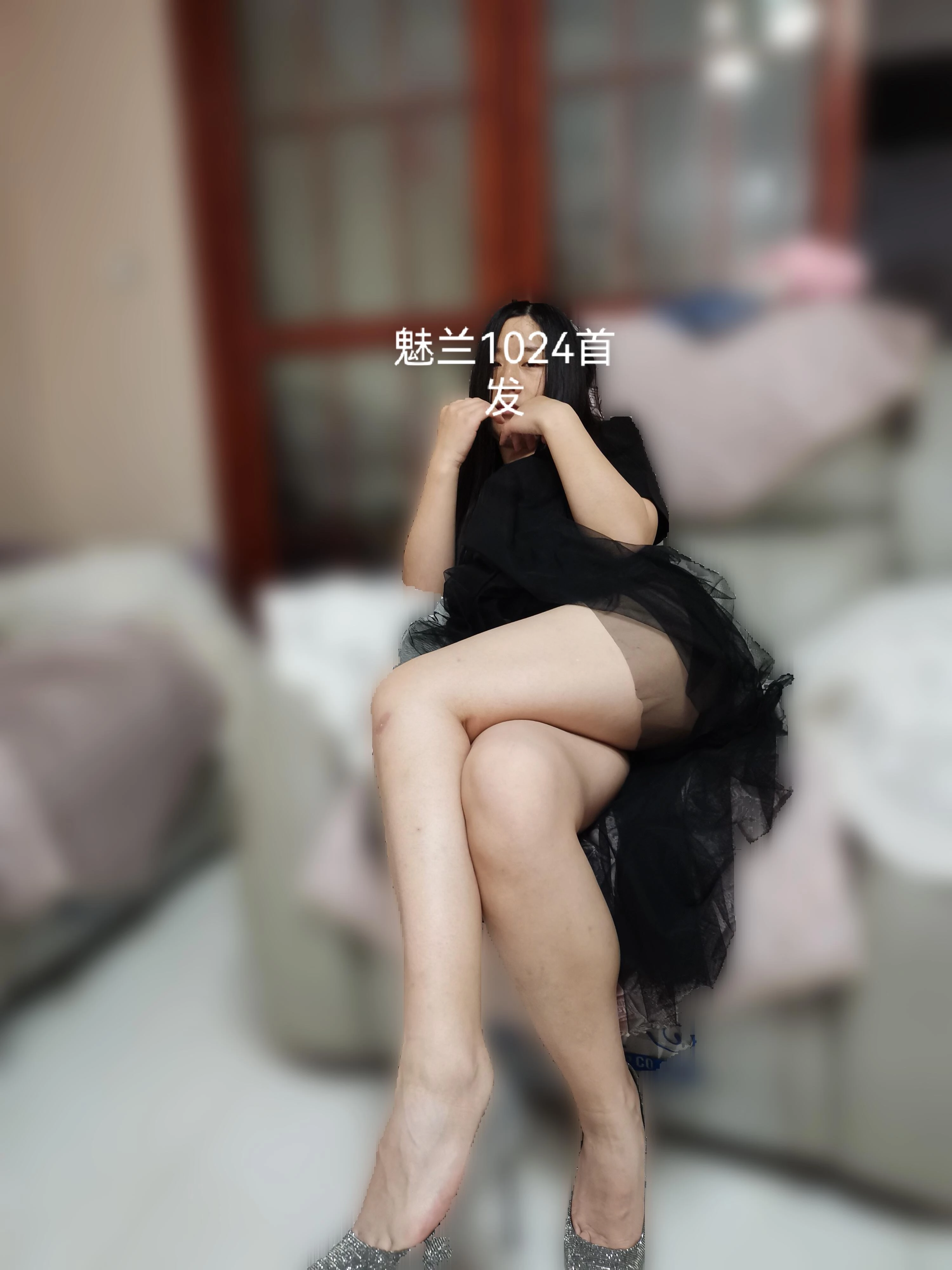 [原创] 骚妻魅岚～反差婊强势回归。屄脸同框，黑森林满足的欲望，黑丝大长腿，媚眼如丝！[7P+8G+1V]