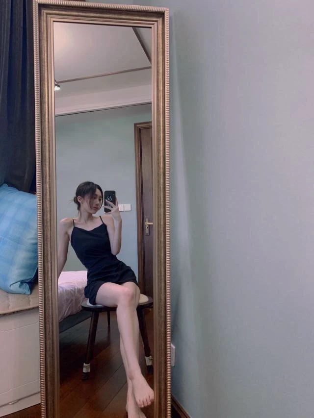 长腿细腰的美女 [10P]