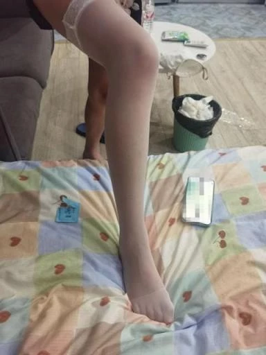 老同学黑丝美腿服务[15P]