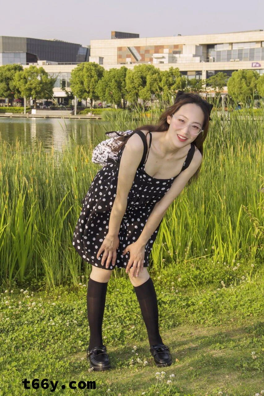 [露脸反差]身材苗条的反差婊，调教的相当听话[10P]