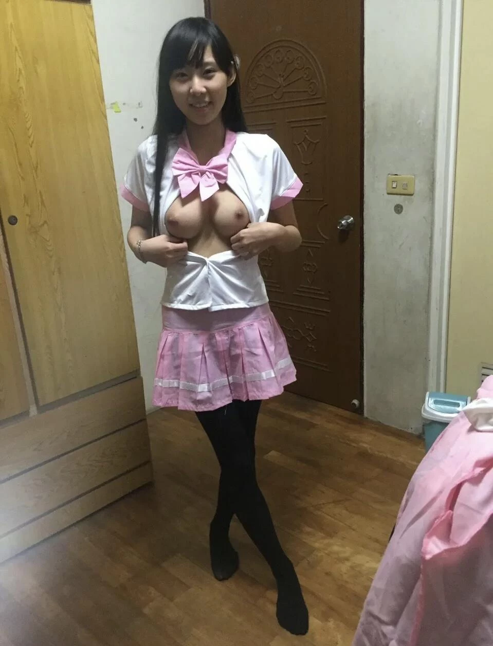 （露脸）清纯可人古灵精怪的学生妹，被调教成听话的母狗[20P]