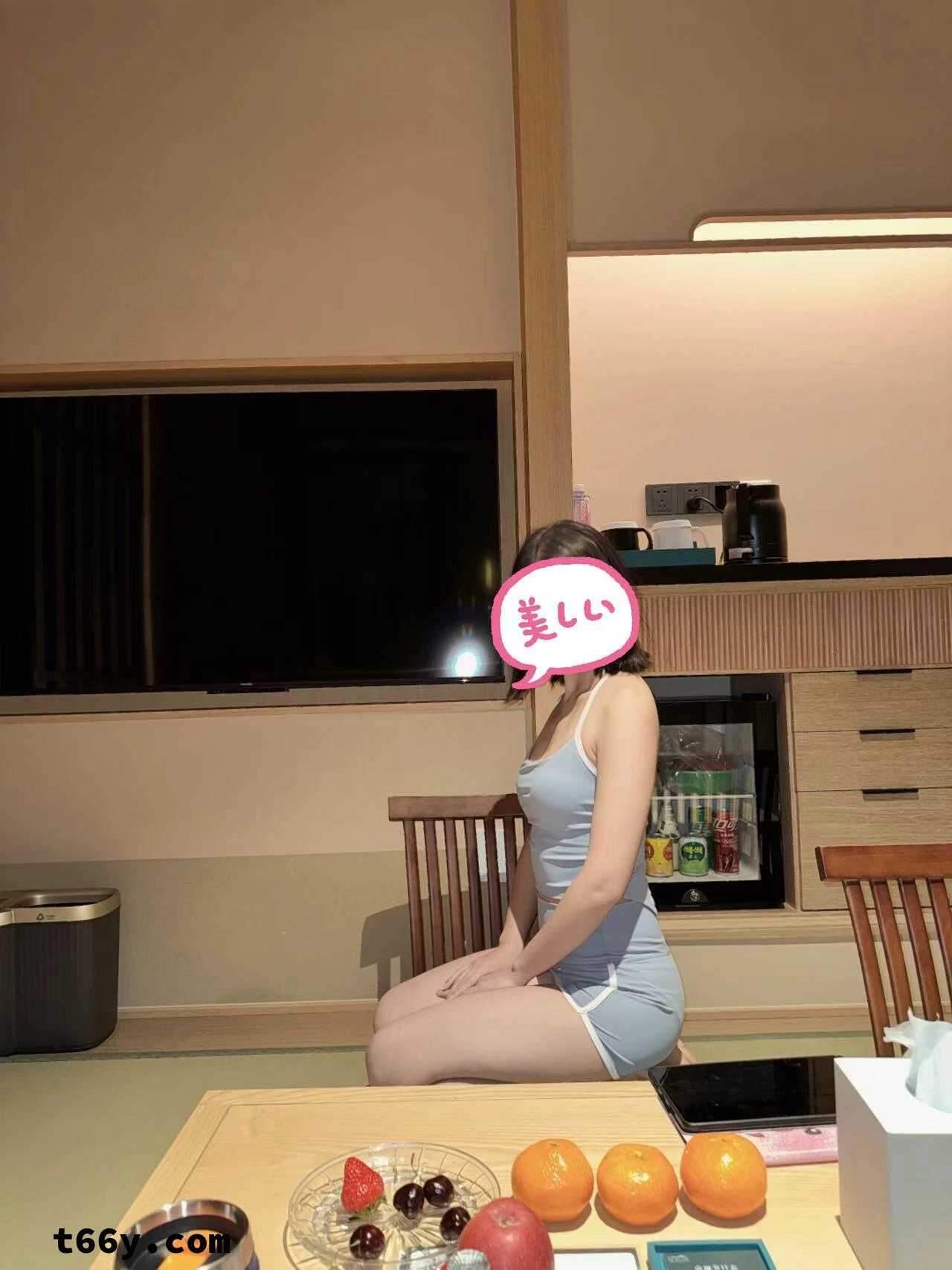 分享夫人一套瑜伽服私照[8P]