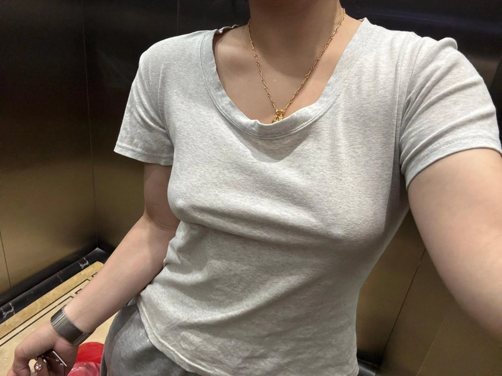 不爱穿内衣的小骚货[15P]