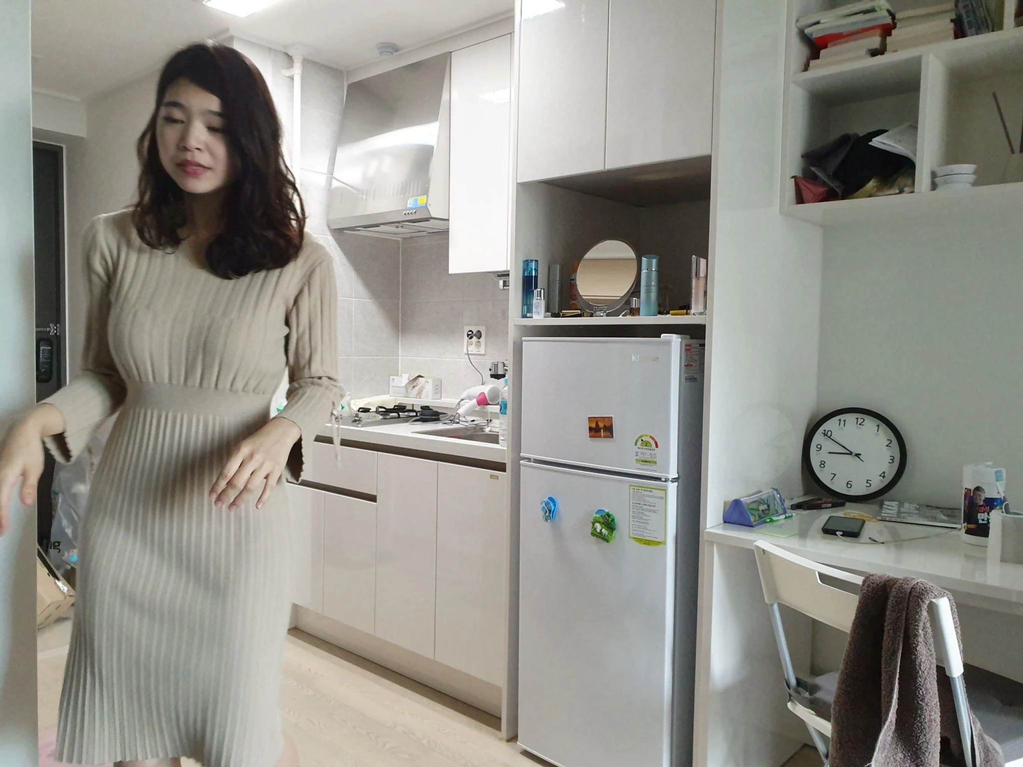 绿帽男。爆乳人妻，和短J单男的故事[23P][3V]