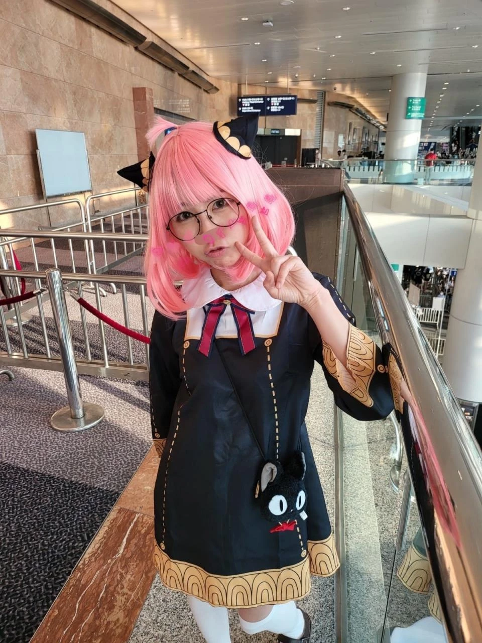 [露脸反差]cosplay圈呆萌妹，长相可爱身材苗条[19P]