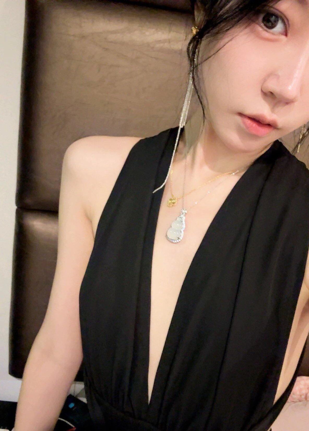（露脸）身材苗条美貌妹子从青涩少女被调教成奔放骚母狗[16P]