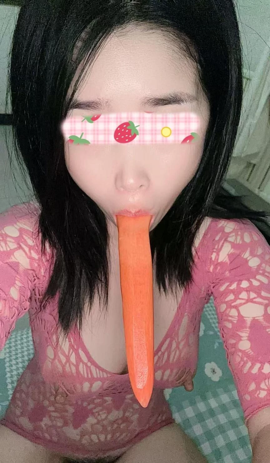 异地小骚妇想要了直接用胡萝卜自慰给我看[12P6GIF]