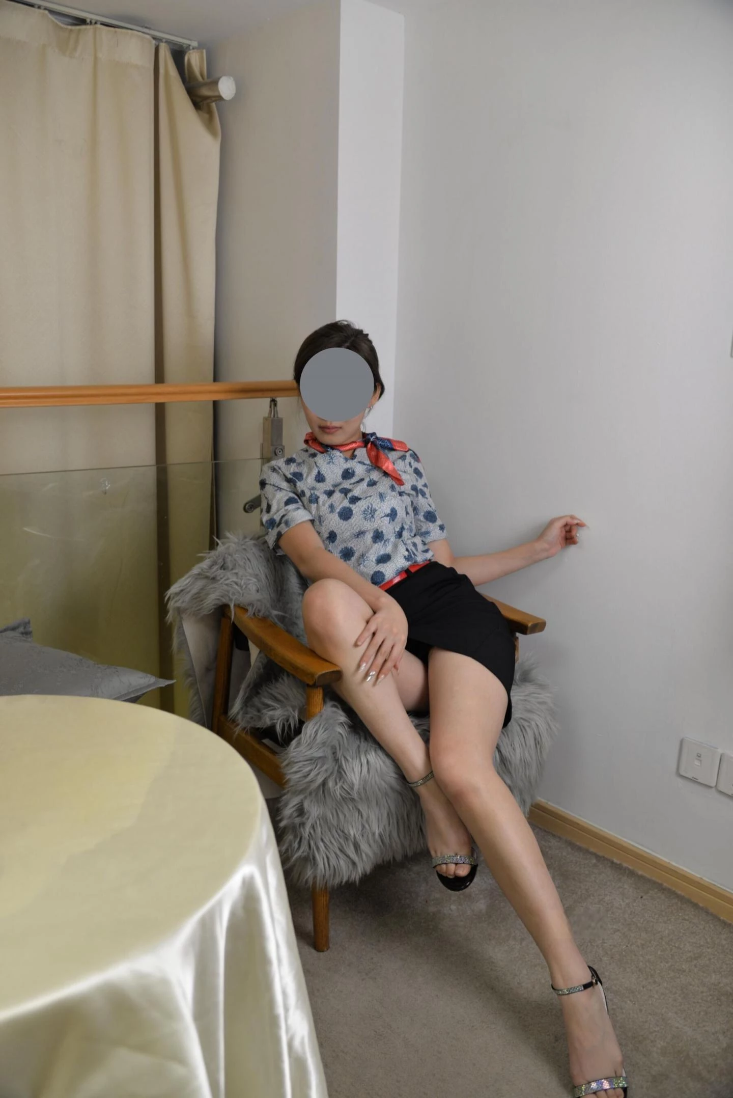 骚逼脱下她的空姐制服，展示了她迷人的身材和甜美的阴道！[38P]