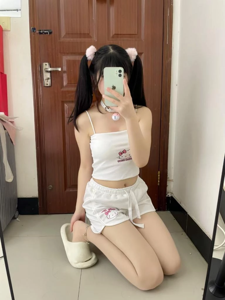 [原创]投稿免费送码之萝莉id认证（露脸）丝袜可萝莉可御姐第二贴真想射她满满一逼（申精）[35P＋10V]