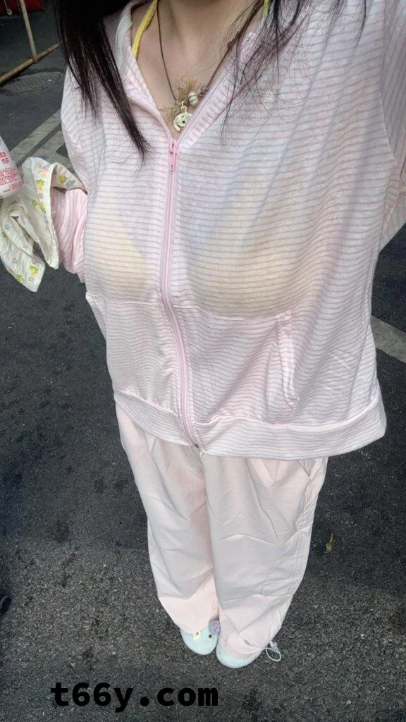[淫女图]肤白貌美漂亮妹子、身材超级哇塞、又大又挺的奶子简直完美[20P]