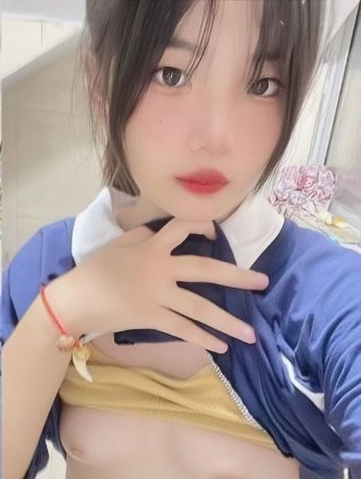 喜欢自拍的小妞 [18P]