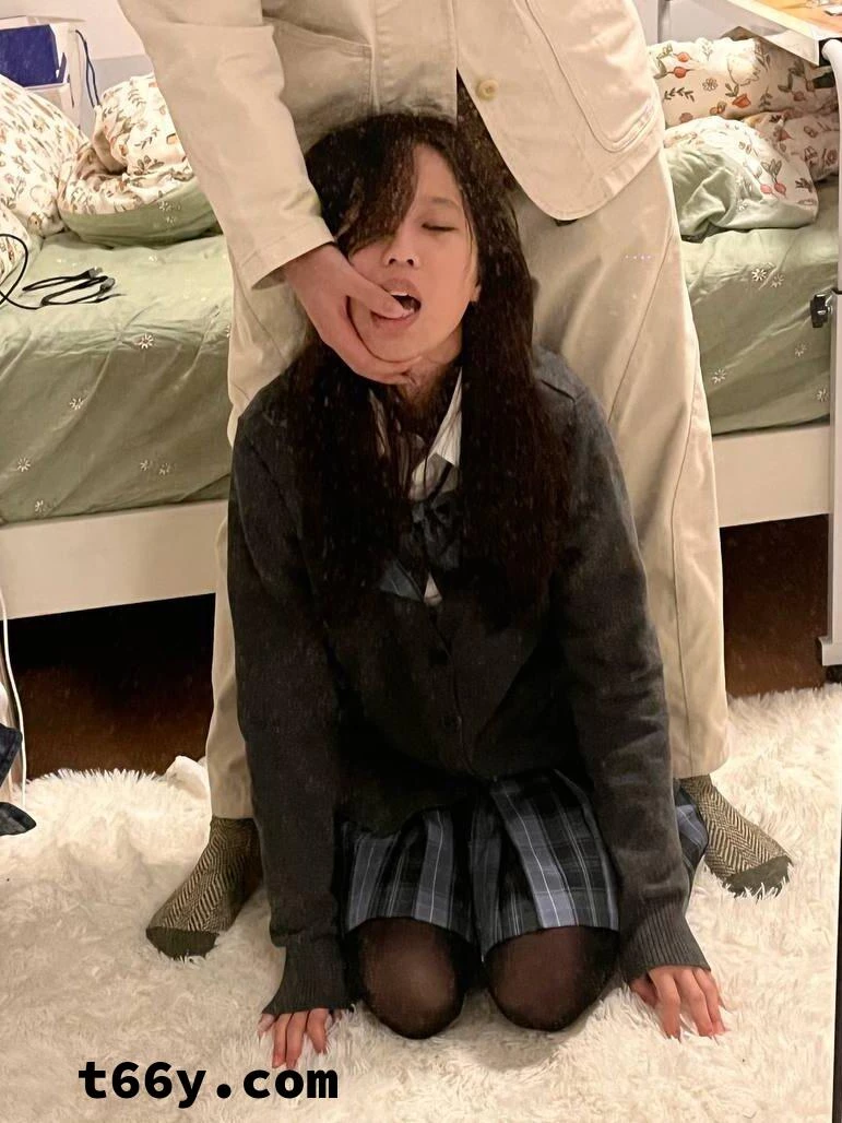[露脸反差]清纯学生妹觉醒无脑淫媚属性，从打码发照片到无码露脸，彻底爱上做一只淫贱的母狗[112P]